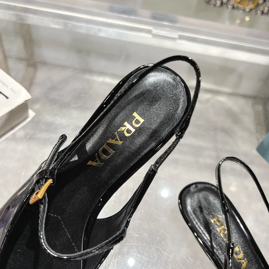 👟👟Ex-factory price 500👟👟 25-year new model launched on the catwalk star's new fashion trend [PRADA] square toe high heel square heel thick heel sandal back empty single shoe. ✨✨The upper is made of imported cow patent leather, the open edge beads and the inner pads are made of imported sheepskin, and the Italian injection molded leather outsole. ⚠️3 heel heights: flat, 5.5cm, 8.3cm. 🐎size: 35-40 (41 can be customized, non-refundable)